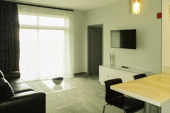 Room 7 of 9